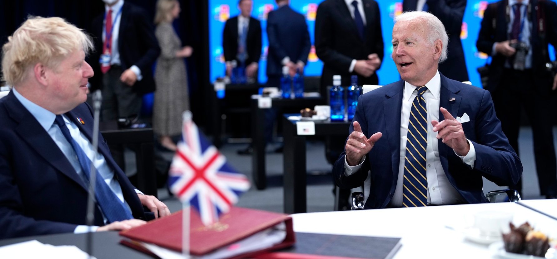 Elképesztő állítások az oroszoktól: a brit miniszterelnököt ők mondatták le, az amerikai elnök pedig haldoklik