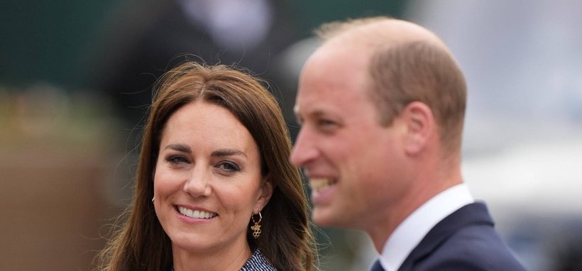 Váratlan: Vilmos herceg és Katalin elhagyja Nagy-Britanniát, a távozás nagy kérdéseket vet fel - a harcegi pár nem mindennapi eseményen vesz részt