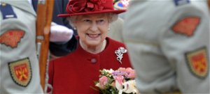 II. Erzsébet menekül Angliából, nem bírja tovább, rengeteg rendőr kíséretében hagyta el a palotát - elképesztő, hogy mi zajlik Nagy-Britanniában, brutális hőség tombol
