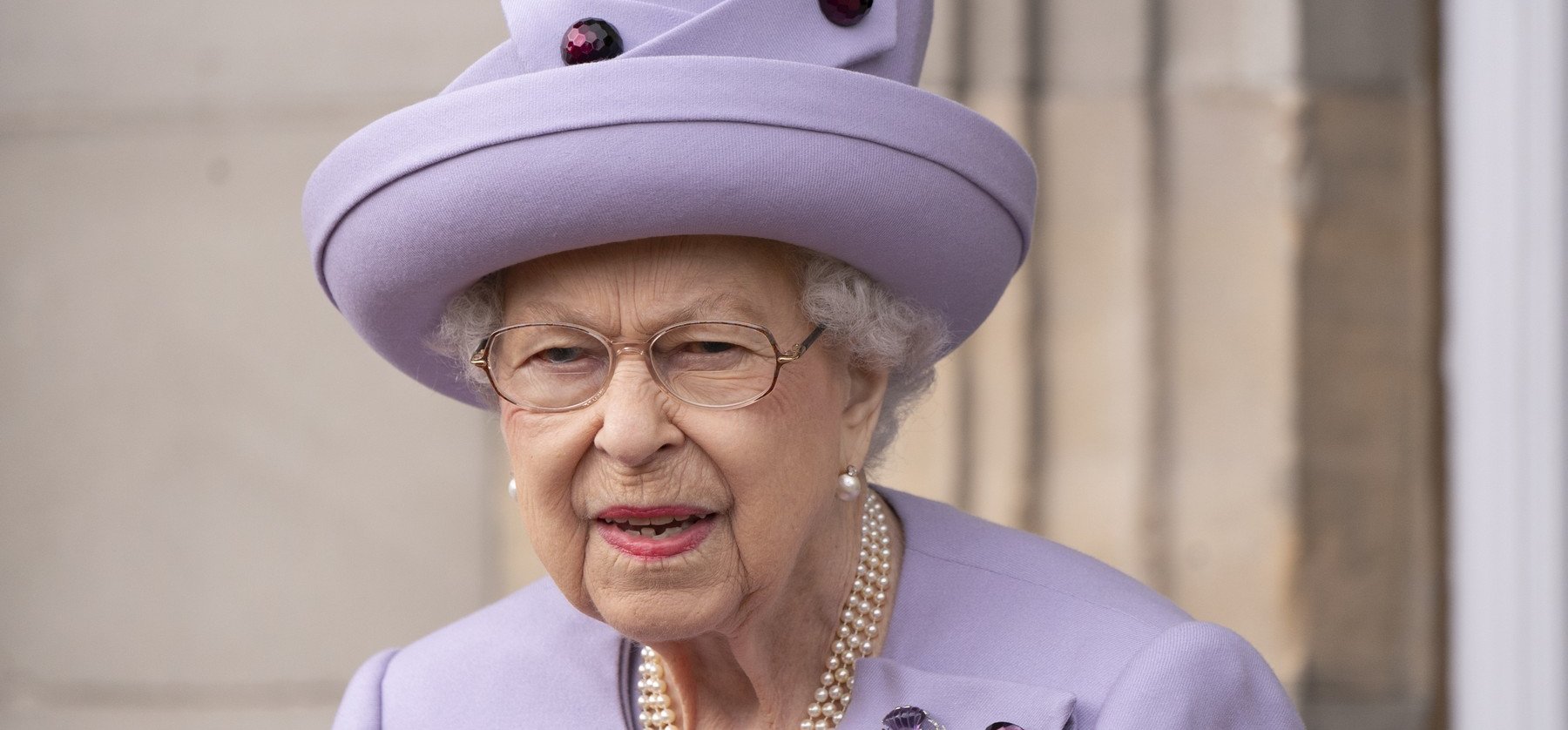 Botrány a Buckingham-palotánál: II. Erzsébet testőrének közbe kellett lépnie