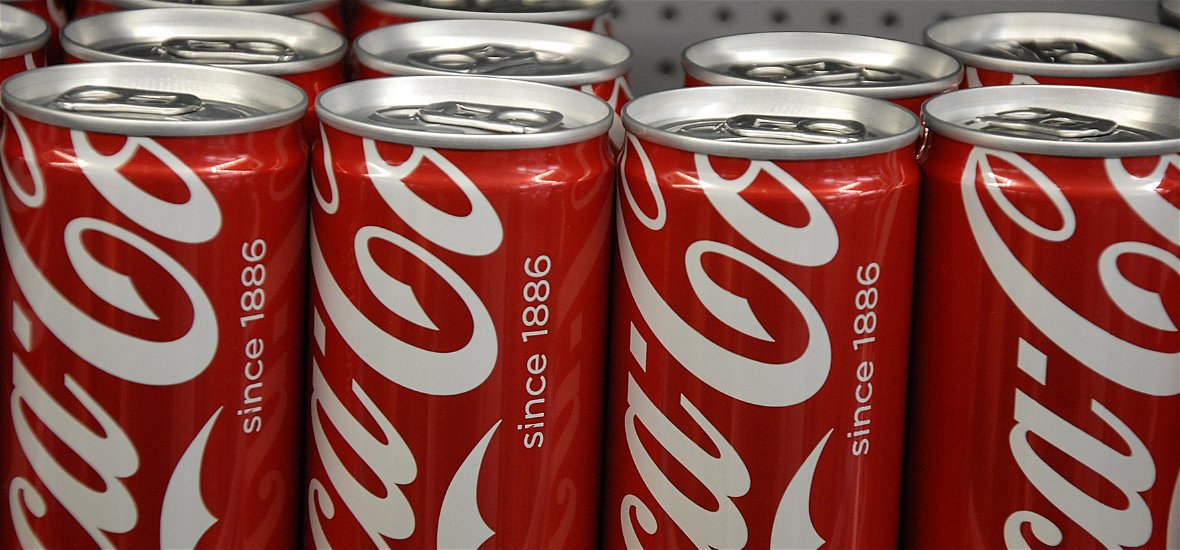 Hova tűnt a piros a Coca-Cola dobozáról? Új, limitált üdítővel rukkoltak elő, eszeveszett ízben