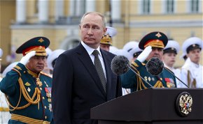 Putyin betegsége újra téma lett – valamiért nem mozgatja a jobb kezét