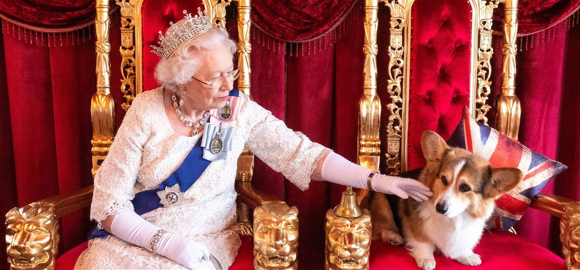Szerinted hány kutyája volt II. Erzsébetnek gyermekkora óta? Íme a királynő házi kedvenceinek története