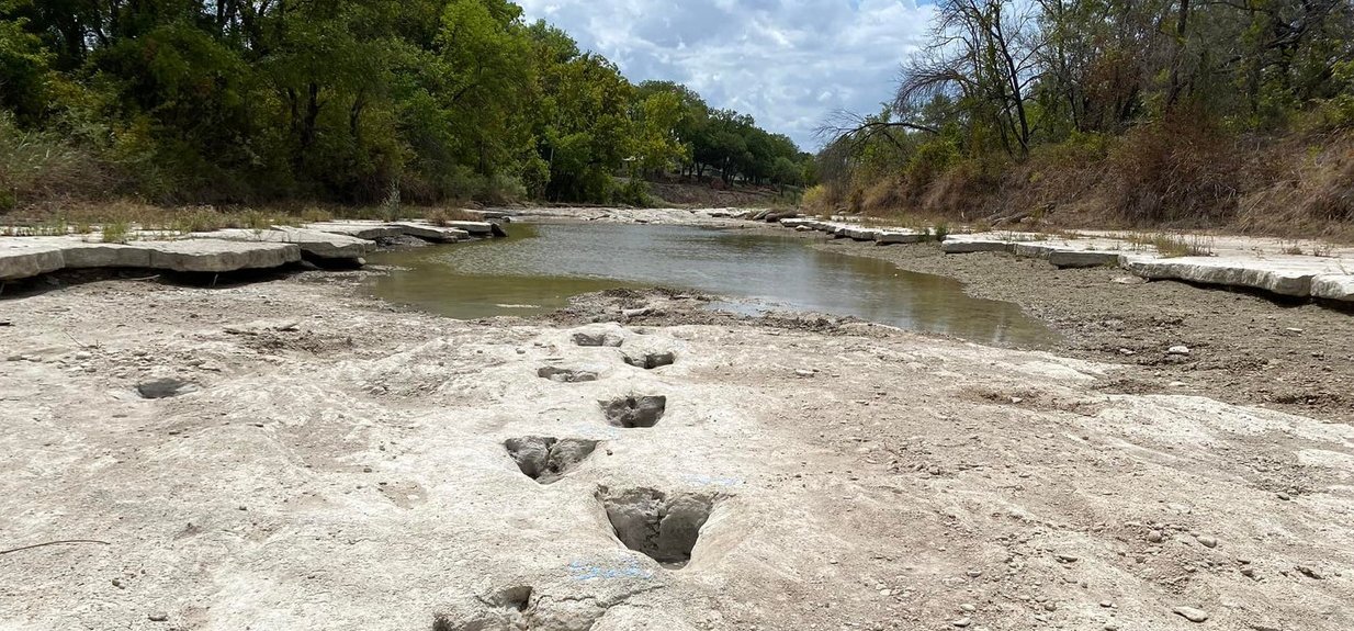 Az óriási szárazság miatt eltűnt a víz a folyóból, döbbenetes dolog kúszott elő a víz alól