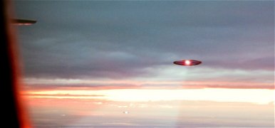 Ez az év legfurább UFO-észlelése? Óriási fekete tárgy ereszkedett le az égből Amerikában