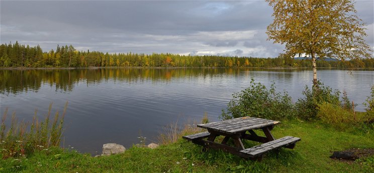 Szellemturizmus: a családi kemping mellett a tóban élhet az első olyan nő, akit boszorkányság miatt végeztek ki Svédországban, és most egy horrorfilmben ismerhetjük meg a történetét