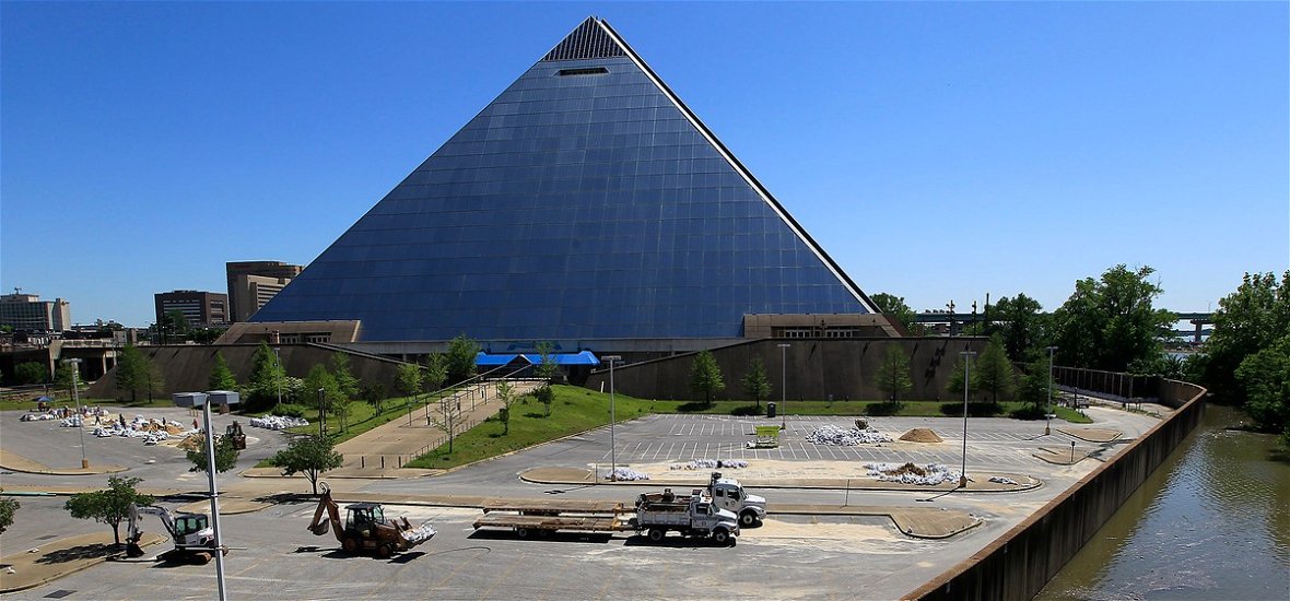 Döbbenetes videó a világ egyik legnagyobb piramisának belsejéről: igazán elképesztő az amerikai Memphis a maga 30 éves piramisával