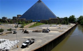 Döbbenetes videó a világ egyik legnagyobb piramisának belsejéről: igazán elképesztő az amerikai Memphis a maga 30 éves piramisával
