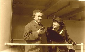 Einsteint megfigyelte az FBI, és kapcsolatba hozták a titokzatos repülő csészealjakkal is