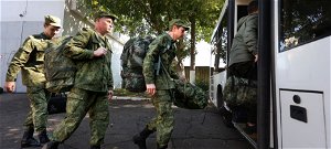 Robbanásközeli a helyzet Oroszországban, a sorozásra hívott férfiak külföldre menekülnek, Putyin egy titkos helyre vonult vissza