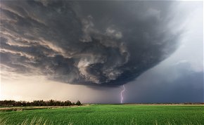 Időjárás: kettészakad Magyarország – lesz hely, ahol szupercellás viharokra, és jégesőre is van esély csütörtöktől