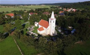 Felbecsülhetetlen kincset rejt ez az apró magyar falu, az Árpád-kori templom falai között őrzik és csak kevesen tudnak róla