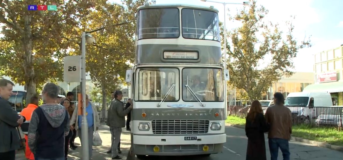 Megmentették a magyarok négykerekű kincsét: 45 év után újra Pécsen jár a világ egyetlen emeletes Ikarus busza