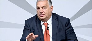 Rengetegen kiszúrták ezt Orbán Viktor kezében – a miniszterelnök továbbra sem akar hátat fordítani ennek a bevált dolognak