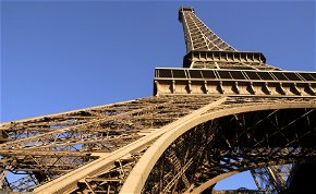 Aranyat rejt a festék az Eiffel-tornyon? Elképesztő pletyka járja