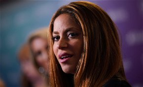 Shakira hasonmásának vadító képei hatalmas forróságot okoznak, de Cindy Crawford lánya is ledobta a melltartóját – válogatás