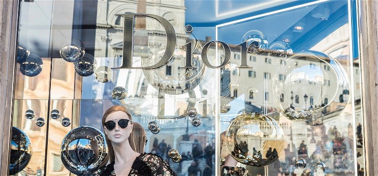 Ilyet sem láttál még: pornószínésznőt perel a Dior luxusmárka, mert félti a jó hírnevét