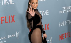 A lottósorsolás hazai szépsége őrülten kívánatos bikiniben, de Jennifer Lopez is újra a melleivel hódít