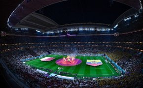 Váratlan döntést hozott Katar a focivilágbajnokságon, ilyen esetre még nem volt példa - nem engedik be a stadionokba a kereszteslovag-jelmezt viselőket?