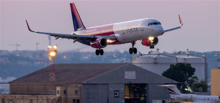 Ufót láttak a Wizz Air egyik repülőgépéről, minden utas megdöbbent, de azért szorgalmasan videóztak is