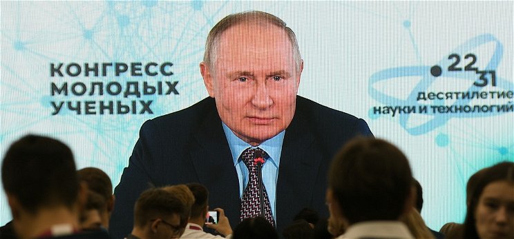 Putyin összecsinálta magát, miután leesett a lépcsőn? "Kínos" balesetről számoltak be orosz források