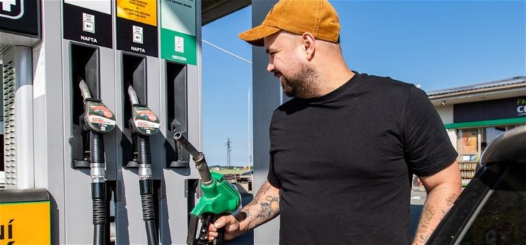 Rendkívüli: ismét drágulhat a benzin - minden magyar autóst érint az intézkedés