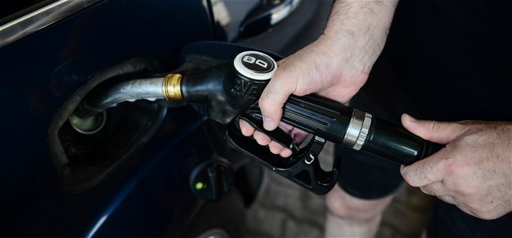 Visszatér az 500 forintos benzinár, jelentősen olcsóbb lesz az üzemanyag jövőre?