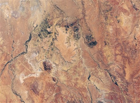 Gigantikus dolgot találtak Ausztrália közepén a sivatagban, lesokkolsz a látványtól