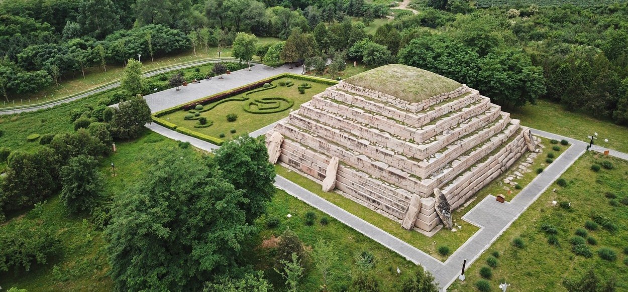 Kína gigászi piramisai földönkívüliek létezéséről mesélnek? Elképesztő, de az összeesküvés-elméletek hívői most segítették a tudományt
