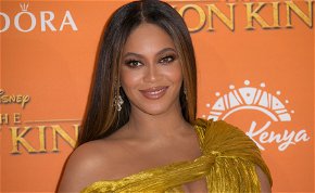 Beyoncé hatalmas villantással közölte a nagy hírt, de Tom Brady rajongójának a mellei is középpontba kerülnek – válogatás