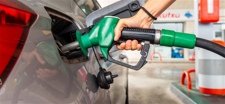 Fellélegezhetnek az autósok, végre jó hír jött az üzemanyaggal kapcsolatban