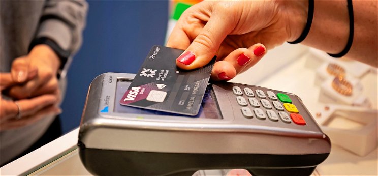 Rossz hírt kaptak a magyarok: jól megszívja minden bankkártya-tulajdonos