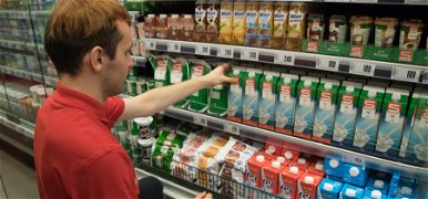 Visszatér az olcsó tej! Jelentős árcsökkenés várható az összes tejterméknél