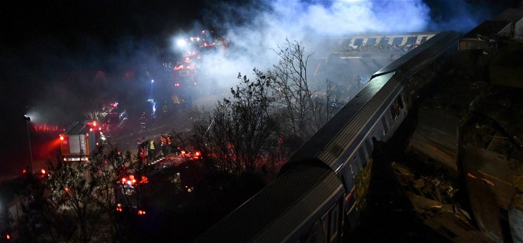 Brutális vonatkatasztrófa történt éjszaka, több tucat már a halottak száma - videóval