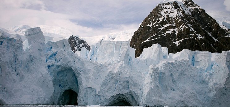 Kolosszális méretű piramist találtak az Antarktiszon? A szakértők elmagyarázták, hogy igazából mit látunk a képeken