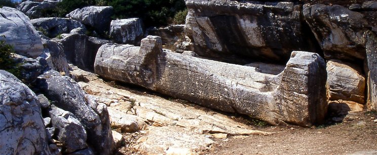 Közel 3000 éves, brutális nagyságú dolgot találtak Görögország egyik szigetén, a tudósok nem tudják, hogy miért faragták a kőóriást