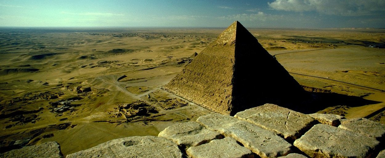 Did a scientist reveal the shocking secret of the Egyptian pyramids to the public?  An expert who started drawing letters on a map claims an amazing thing