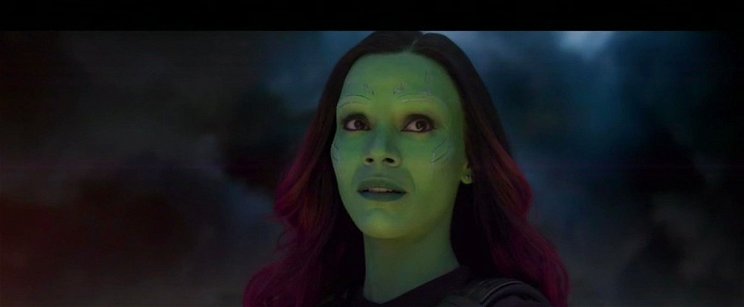 A kamera előtt vetkőzött fehér bugyira a Galaxis őrzői zöld csúcsbombázója, Gamora