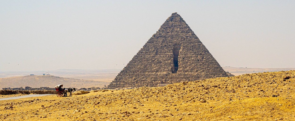 Szörnyű titkot rejt az egyiptomi piramis, ha megtudod az oldalán lévő óriási lyuk titkát, kicsit máshogy látod majd a történelmet