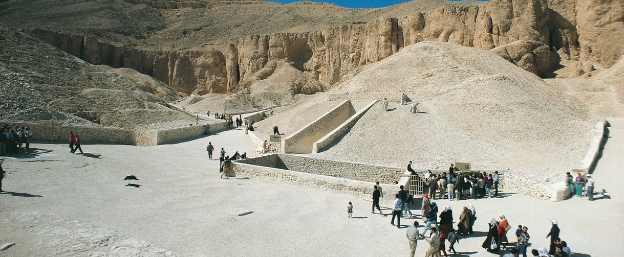 Hihetetlen kép került elő Egyiptomból, 3200 évig nem nyitották ki ezt az ajtót, majd Howard Carter elképesztő felfedezést tett