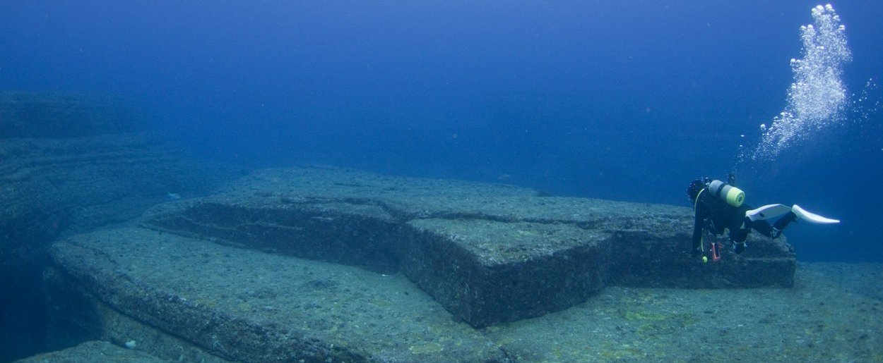 Giant pyramids are found on the other side of the world, but there’s a catch, it’s all at the bottom of the sea – here it is, Japanese Atlantis