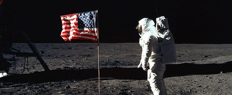 Sosem látott fotó a holdraszállásról, a NASA nem akarta, hogy ezt lássuk? A mesterséges intelligencia segítségével ismét könnyen csőbe lehetett húzni sokakat