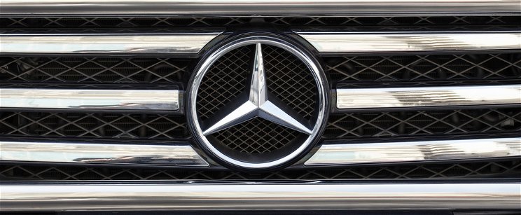 Mit ábrázol valójában a Mercedes autók emblémája? Sosem gondoltál volna erre a válaszra