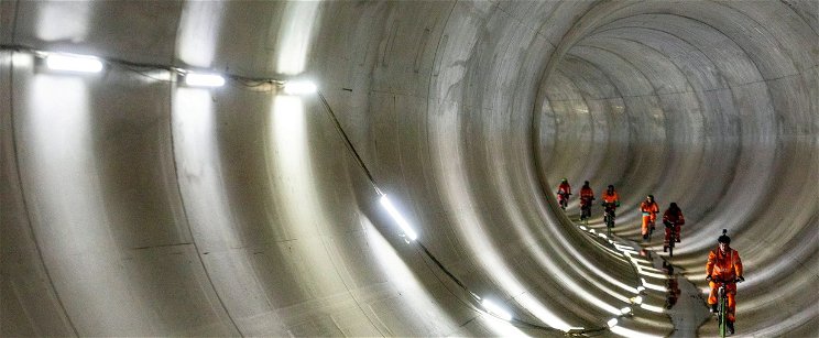 Észvesztő méretű alagutat fúrnak a város alatt, autók is elférnének benne, de valami egészen mást terveznek vele