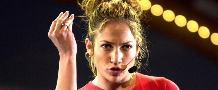 Jennifer Lopeznek kilátszódnak a rövid ruha alól a gömbölyödő idomai, aligruhában lejt intim táncot egy videóban