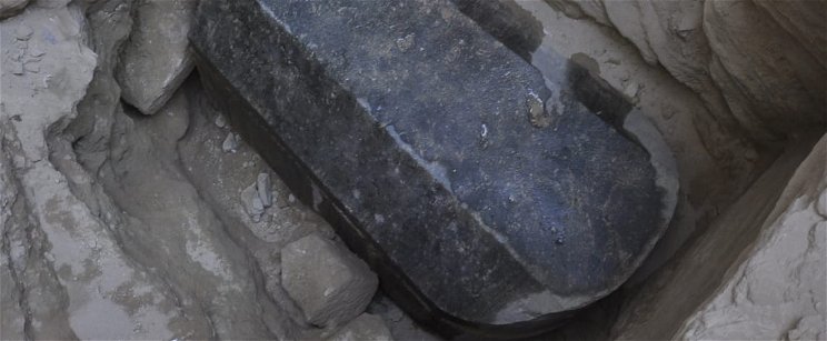 Rejtélyes fekete szarkofágot találtak a régészek, mikor kinyitották, elfogta őket a rettegés