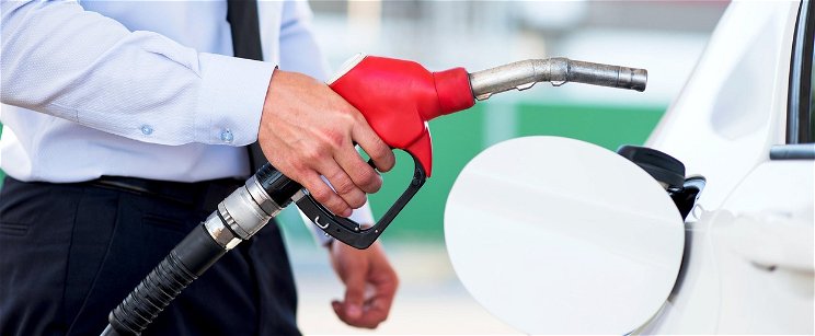 Frusztráló hírt kaptak az autósok, súlyos változás jön a hazai benzinkutakon