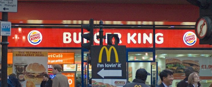 Váratlan fordulat a McDonald's és a Burger King háborújában, szétoltotta egymást a két gyorsétteremtitán