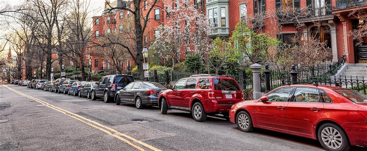 Fontos hír érkezett a hazai autósoknak, újabb nagyvárosban változik a parkolás rendje