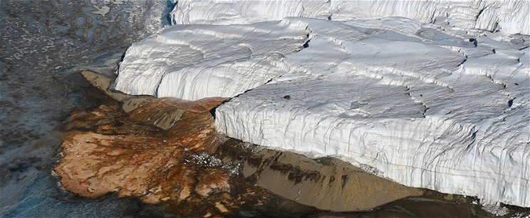 Megfejtették a rettenetes antarktiszi vérvízesés titkát, igazi mészárszéknek tűnik a hihetetlen látnivaló